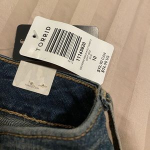 Torrid size 10 Girlfriend Cut Jeans NWT